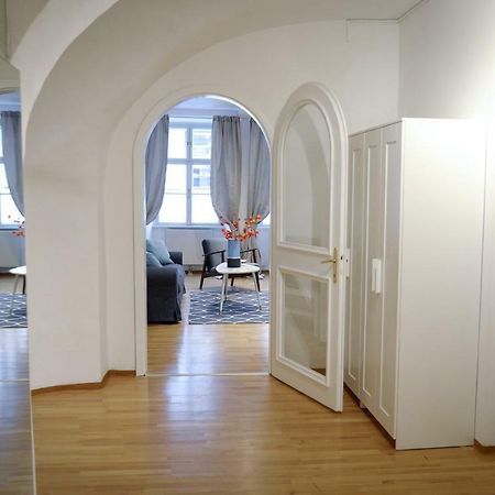 City Center Apartment Wina Bagian luar foto