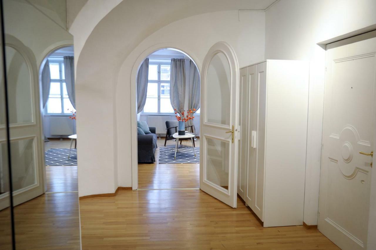 City Center Apartment Wina Bagian luar foto